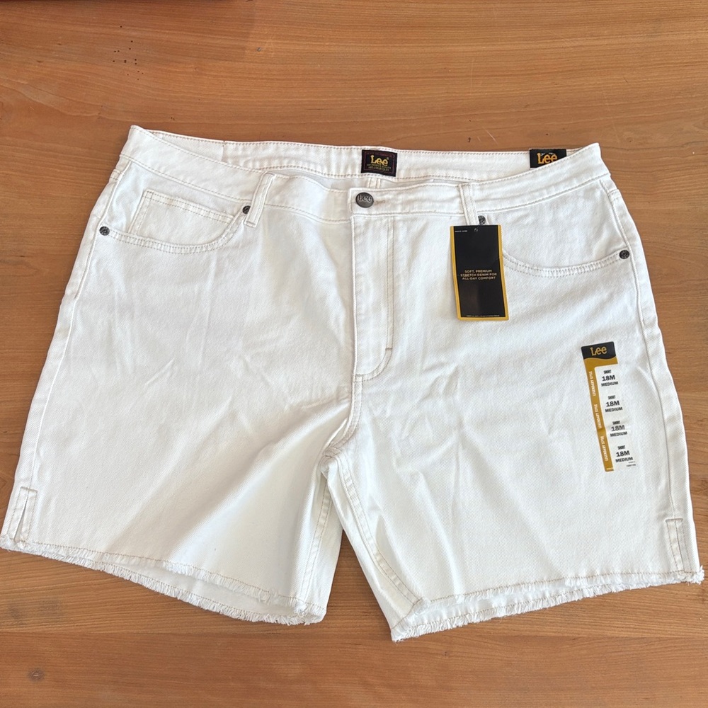 Lee Women’s plus size 18W light flash White Denim Shorts Legendary side slit New